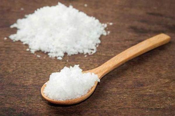 با چشیدن نمک قبل از غذا سلامت معده خود را تضمین کنید